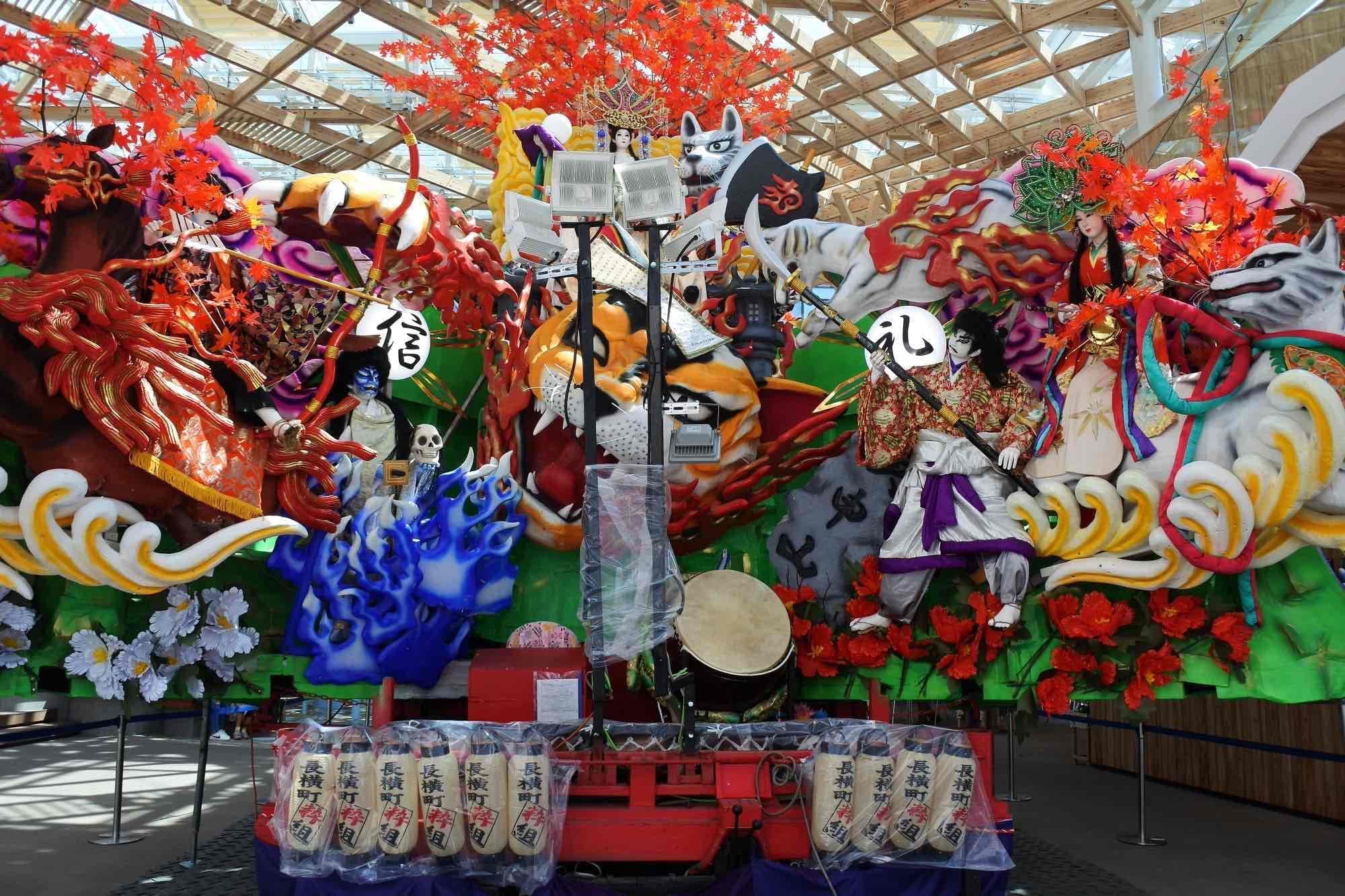 八戸市まちなか広場、展示中の三社大祭の山車、甲状腺・乳腺のクリニック八戸